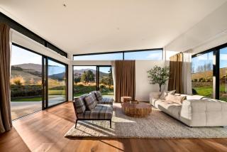 Quiet Luxury, 10 Mins from CBD with Mountain Views - 1