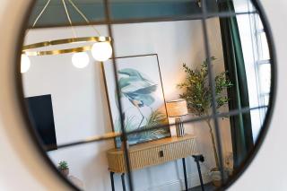 Norton 2BR Apartment Sleeps 4 by Stay With Us - 1