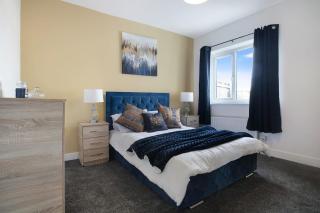 Spacious Living Room and Modern Comforts Sleeps 4 - 8