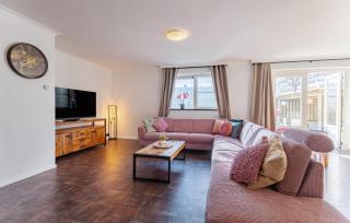 Pet Friendly Home In Stavenisse With Outdoor Swimming Pool - 8