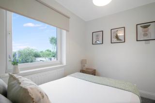 3BR in County Durham with WiFi and Street Parking - 3