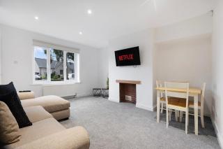 3BR in County Durham with WiFi and Street Parking - 2