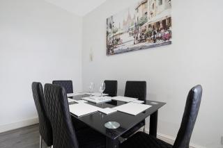 Classic 4 Bedroom Retreat close to Infinity Bridge - 4