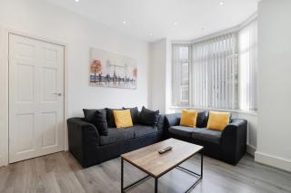 Classic 4 Bedroom Retreat close to Infinity Bridge - 2