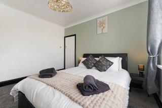 3BR in Baxter Avenue with Netflix WiFi Backyard - 3