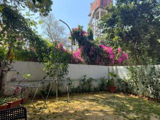 Cozy 4BHK with Private Garden in Saket, near Select CityWalk - 5