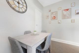 2BR in Darlington with Free Parking and Fast Wifi - 2
