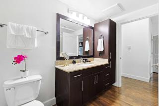 Big and Spacious 1B with Pool Near Toyota HQ The Star Legacy West - 8