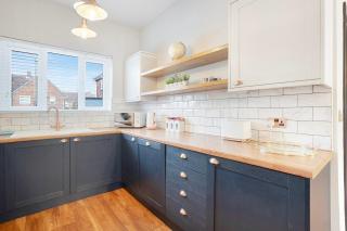 Modern 2 Bedroom Home With TV WiFi Parking - 5