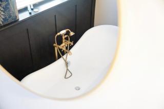 Modern 2 Bedroom Home With TV WiFi Parking - 2