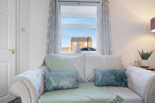Relaxing 2BR in Billy Row WiFi by Stay With Us - 3