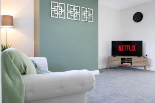 Relaxing 2BR in Billy Row WiFi by Stay With Us - Crook - 1