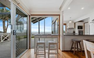 Ocean Pearl - 3 bedroom beachfront property! - 4