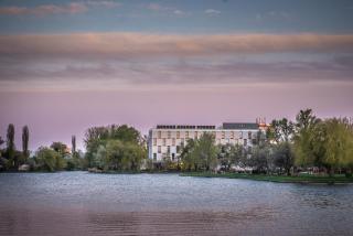 Best Western Plus Lakeside Hotel - 4