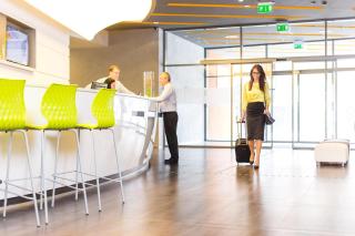 Best Western Plus Lakeside Hotel - 3