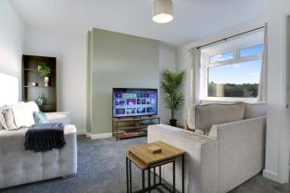 Family two Bedroom Home Free Parking and Backyard - 0