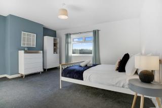 Family two Bedroom Home Free Parking and Backyard - 6