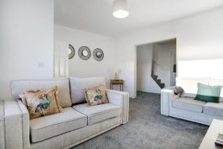Family two Bedroom Home Free Parking and Backyard - 5