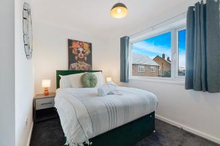 5 Bedroom in Newton Drive With Free Street Parking - 7