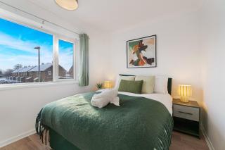 5 Bedroom in Newton Drive With Free Street Parking - 6
