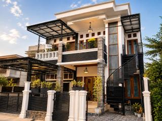 Utama Guest House Kuta Alam - 0