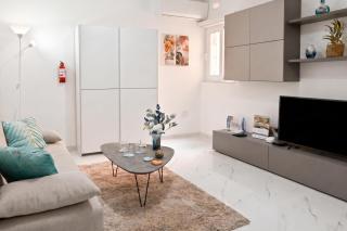 Cosy 2bdr Apart In Bugibba Square - Happy Rentals - 9