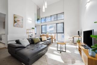 Foundry Top Floor 2BR Loft Parking & Workspace - 4