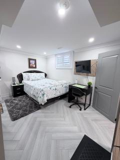 Luxury Basement-Private Bdr & Bathroom with free parking In Toronto - 7