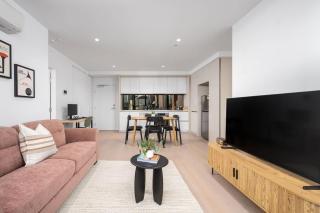 Sunrise River View 2BR CBD Apartment, Free Parking, Family & Work Friendly - Melbourne - 7