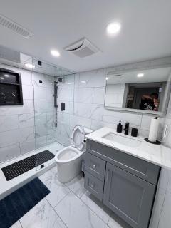 Luxury Basement-Private Bdr & Bathroom with free parking In Toronto - 4