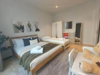 Casa Signature Pool villa-2 minutes walk to Ikea - 4