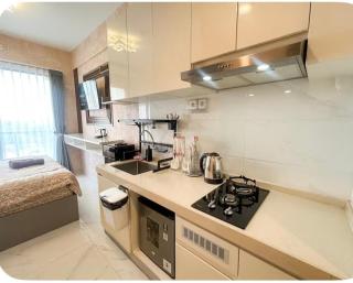 Sky House Apartment BSD with Smart TV 43 inch Near Aeon Mall,The Breeze,ICE BSD by Kalmara Modern Living - 3