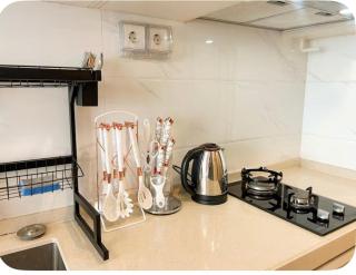 Sky House Apartment BSD with Smart TV 43 inch Near Aeon Mall,The Breeze,ICE BSD by Kalmara Modern Living - 2