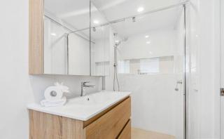 Skippy's Beach House - 3