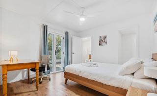 Skippy's Beach House - 4