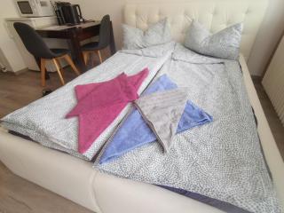 close to citycenter, 5 min metro U1, 50 m bus, - 7