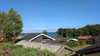 Cozy Holiday Home Near The Beach - 1