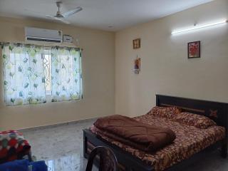 Sugam Guest House & Family Villa - 3