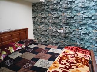 Sugam Guest House & Family Villa - 1