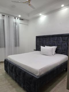 Lydia's luxurious apartment - 3