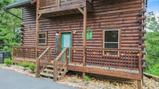 200 Pines- Scenic Log Retreat, Hot Tub, Indoor Pool & Dogs OK - 3