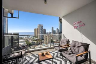 Sunrise 19 at Circle on Cavill, 2BR Ocean View - 2