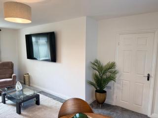 3-Bedroom Home Near Durham with EV Charger - 4