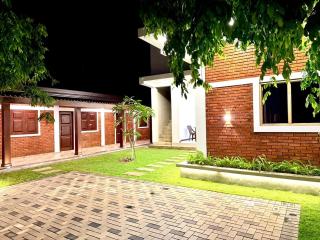 Nice Place Negombo - 0