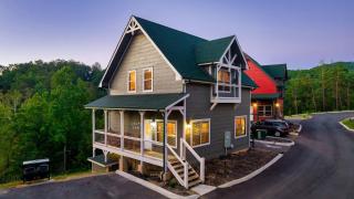 Liberty Lodge- Ideal Location, Indoor Pool, Hot Tub, 10 First Responder - 3