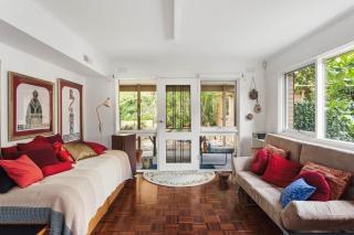 Boutique Stays - That 70s House - 3