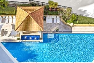 Chevron Ocean View 2 Bedroom, 2 Bath Apartments - 9
