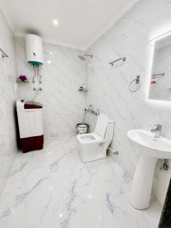 Peaceful Villa with Private Lawn & View - Dream Stays - 7
