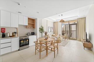 Vogue Vacation Homes, ABD Reflection Tower in the Heart of Al Reem Island, One Bedroom Apartment with Balcony and City view, walking distance from Reem Central Park & Beach - 3