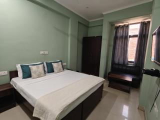 FabHotels Riverglen - 7
